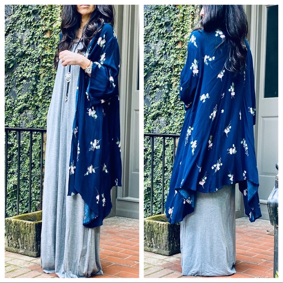 ShopEvelynne Jackets & Blazers - ✨LAST ONE✨Chic navy blue floral kimono jacket